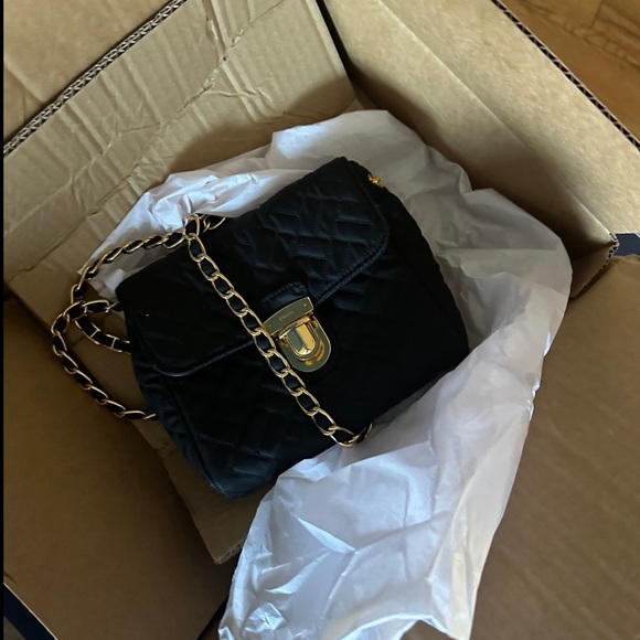 Prada - Picture 2 of 9